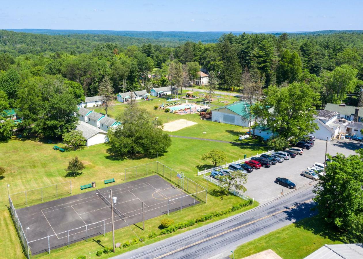 Chestnut Grove Family Resort Mount Pocono Exterior foto